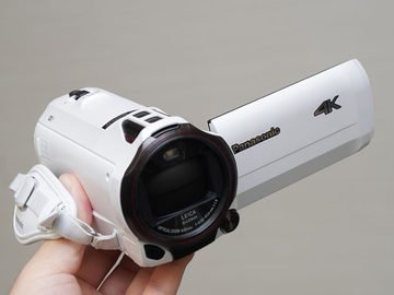 持ちやすくなった、“あとから補正”できるパナソニック4Kビデオカメラ