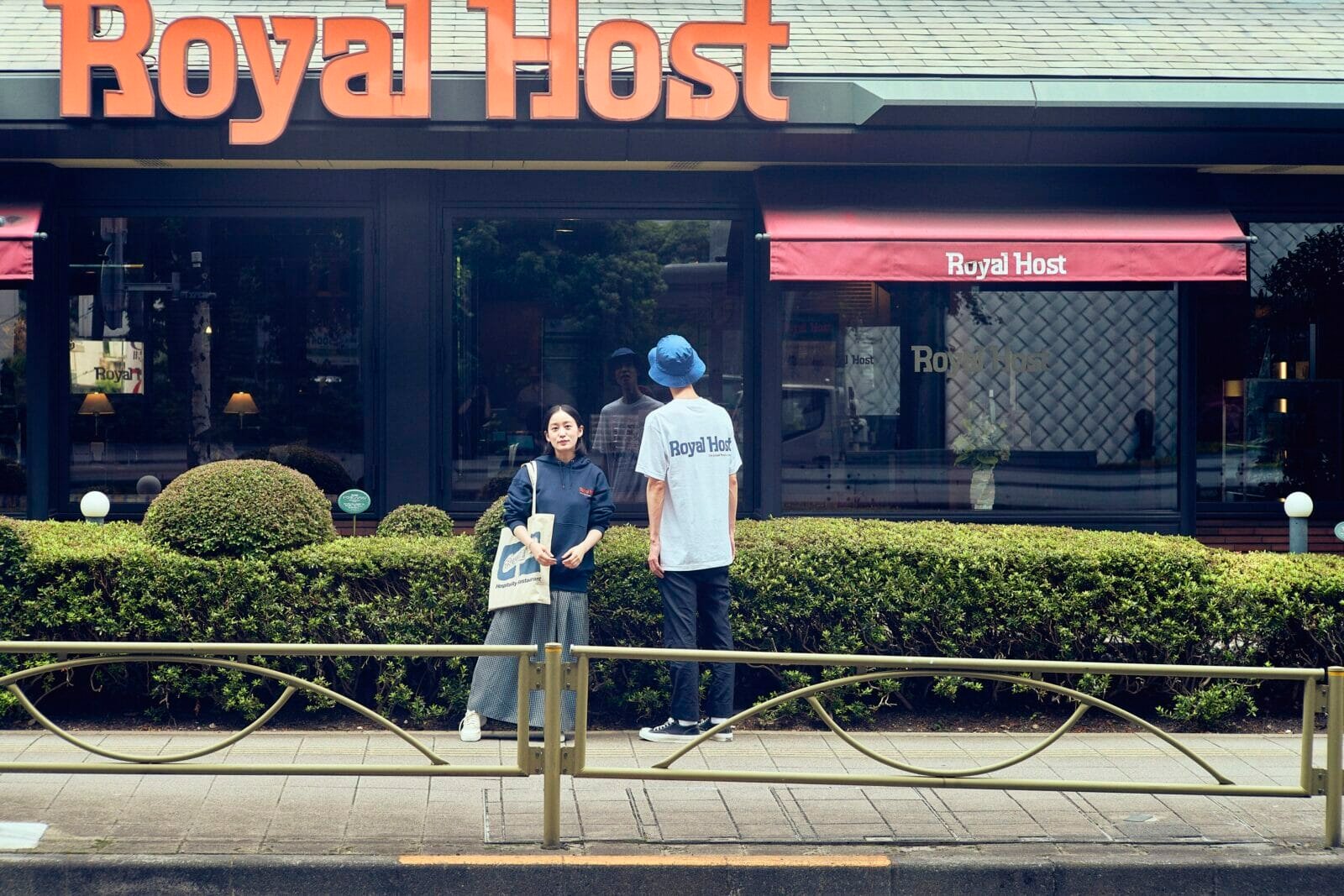 味な店のレジェンド「ロイヤルホスト」様とグッズを作りました