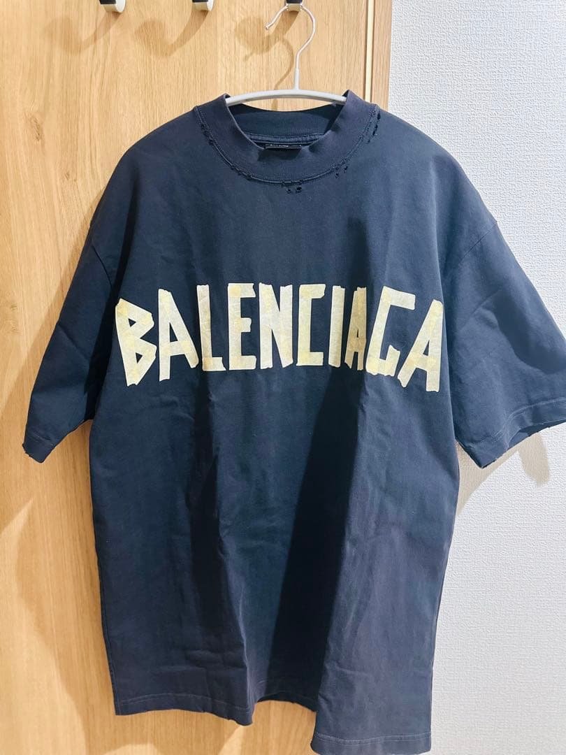期間限定　BALENCIAGA ブラック Tシャツ　テープタイプロゴ BALENCIAGA バレンシアガ Tape Type Medium Fit Tee テープロゴTシャツ