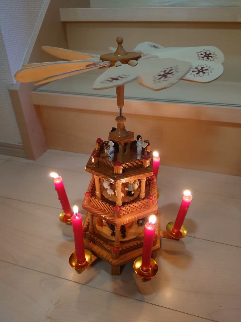 クリスマスピラミッド　木製飾り　アンティーク 　クリスマス　置物 Amazon｜ドイツ クリスマス ピラミッド 17インチ 回転 キリスト降誕